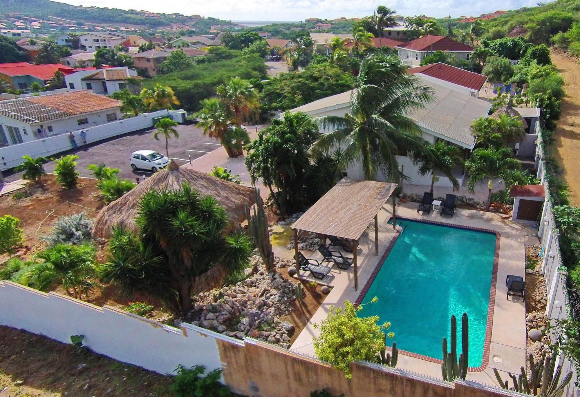 Bantopa Apartments Willemstad Bagian luar foto