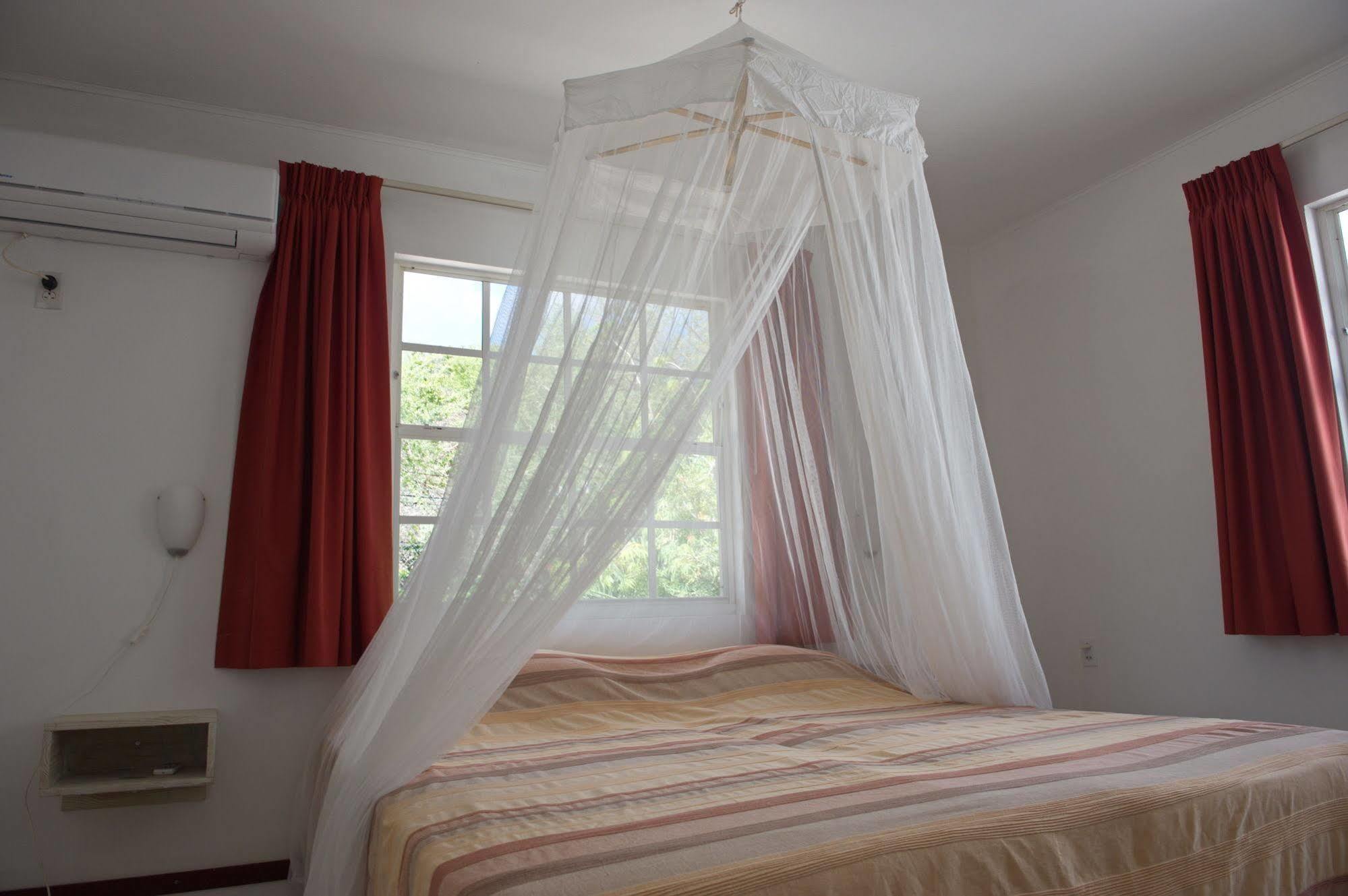 Bantopa Apartments Willemstad Bagian luar foto